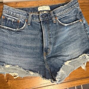 Abercrombie high rise curve love the mom short